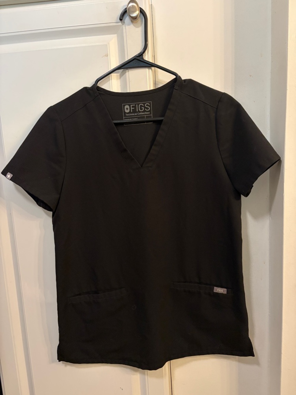 Figs Black V-Neck Medical Scrub Top with Front Pockets 🖤